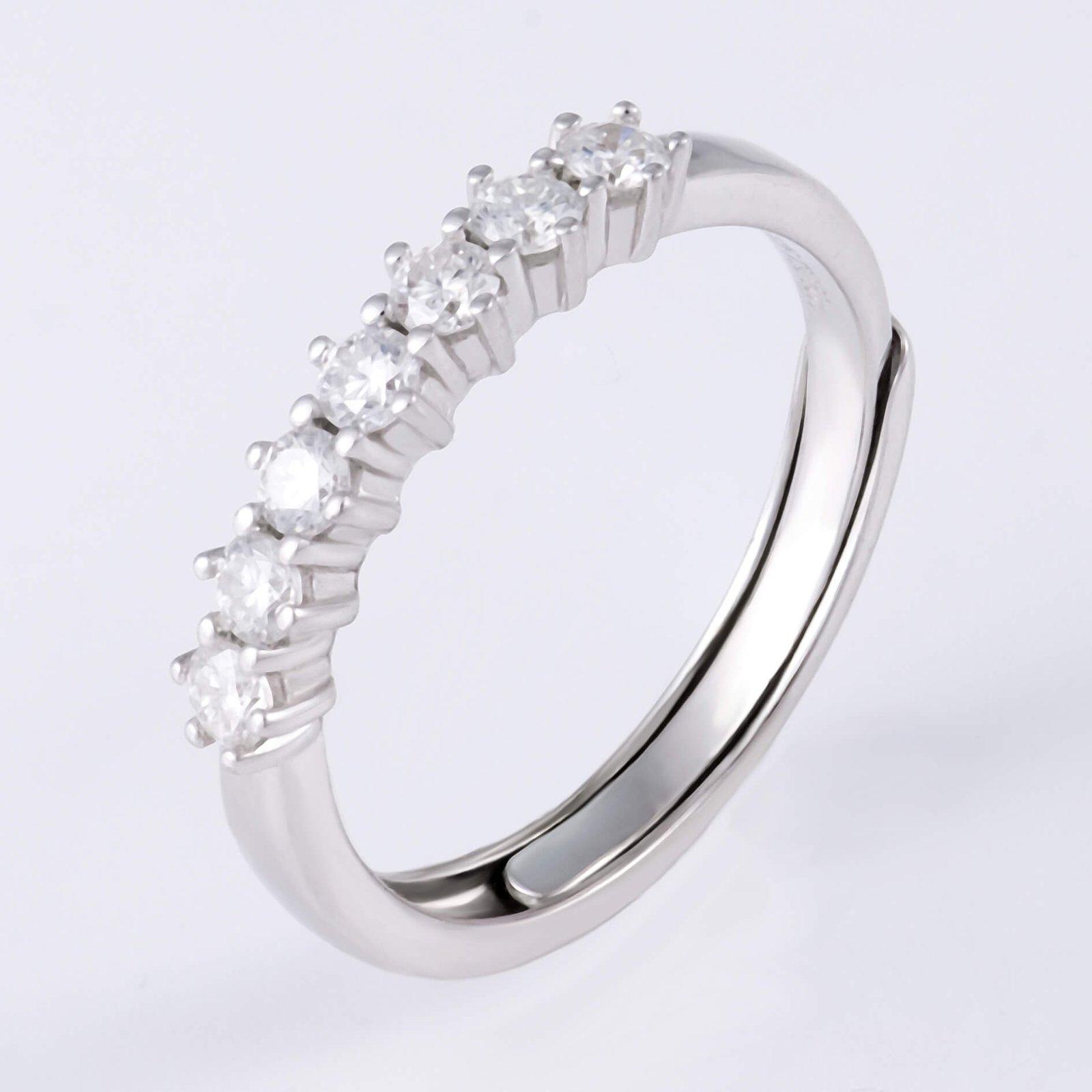 2.5mm 7-Stone Moissanite Wedding Band